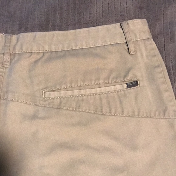 Volcom shorts - Picture 3 of 3